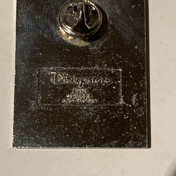 Disney Store Seven Dwarfs Pin - Picture 3 of 3